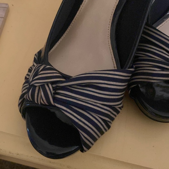 Wore once - Picture 1 of 7